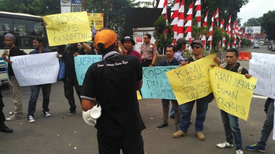 Aksi ratusan jurnalis Medan dan Bogor kecam anggota TNI AU