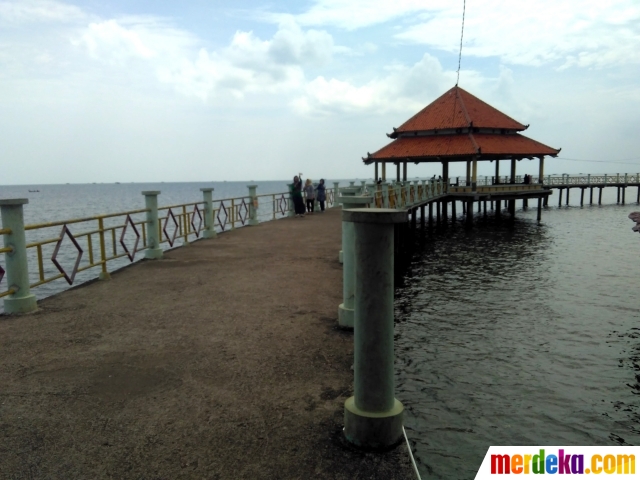 Foto Menyusuri Pasir Putih Di Pulau Panjang Jepara