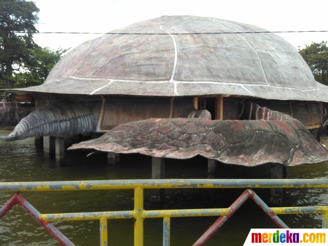 Foto Menyusuri Pasir Putih Di Pulau Panjang Jepara