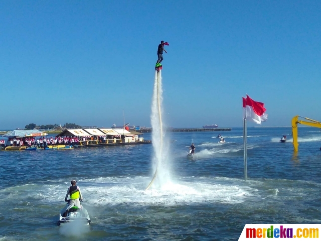 Foto : Atraksi flyboard semarakkan upacara HUT RI di 