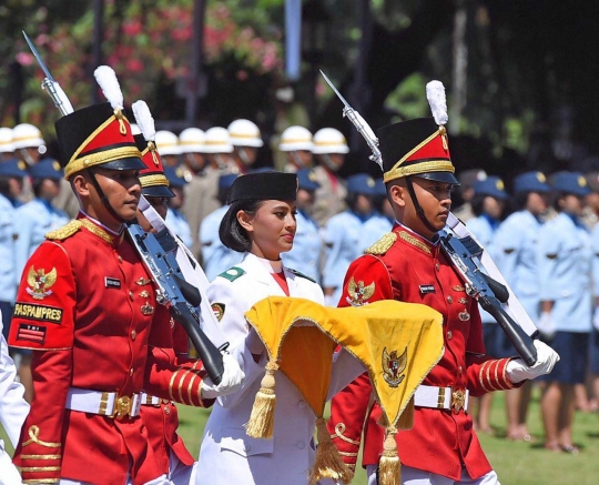 Suasana khidmat pengibaran Bendera Pusaka di Istana Merdeka