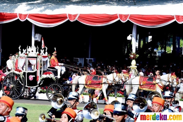 Foto : Suasana khidmat pengibaran Bendera Pusaka di Istana 