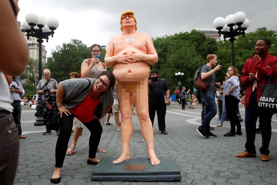 Patung bugil Donald Trump gegerkan warga AS