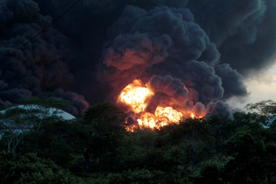 Dahsyatnya ledakan tangki bahan bakar Puma Energy di Nikaragua