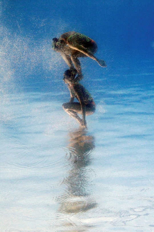 Penampakan memukau atlet renang indah dari dalam air