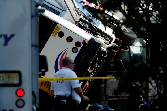 Kecelakaan dua bus tewaskan sang sopir dan 7 kritis