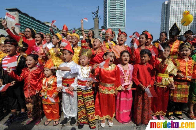 Foto Keceriaan anak anak ramaikan karnaval  budaya di 