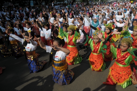 Rayakan HUT RI, ribuan penari tumpah ruah di Jalan Sudirman