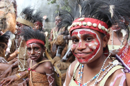 Suku Mimika Papua warnai keragaman budaya di Karnaval Danau Toba