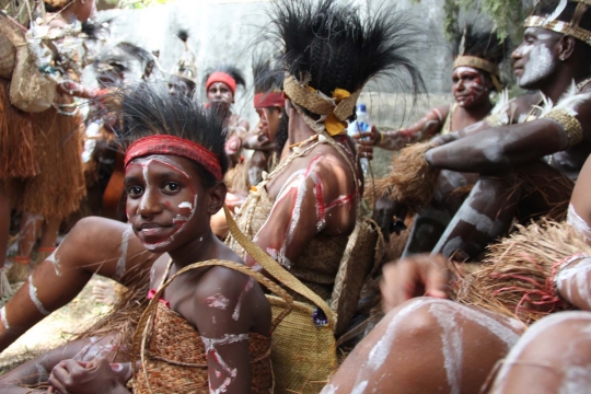 Suku Mimika Papua warnai keragaman budaya di Karnaval Danau Toba