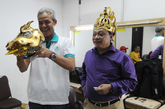Aksi Ganjar Pranowo perankan Hayam Wuruk di pagelaran ketoprak