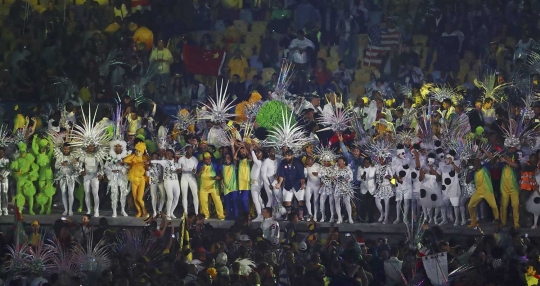 Meriahnya acara penutupan Olimpiade Rio 2016