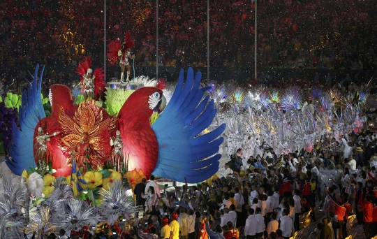 Meriahnya acara penutupan Olimpiade Rio 2016