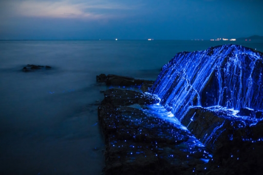 Keindahan batu-batu yang menangis di pantai Okayama, Jepang