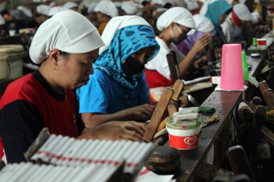 Menengok nasib buruh linting di Malang hadapi kenaikan harga rokok