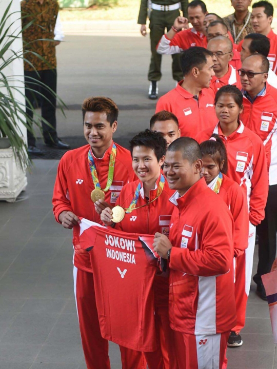 Presiden Jokowi bertemu atlet peraih medali Olimpiade 2016 di Istana