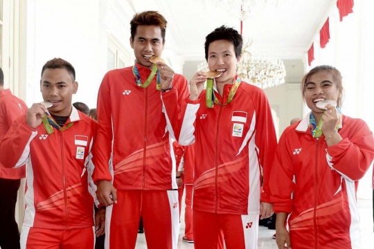 Presiden Jokowi bertemu atlet peraih medali Olimpiade 2016 di Istana