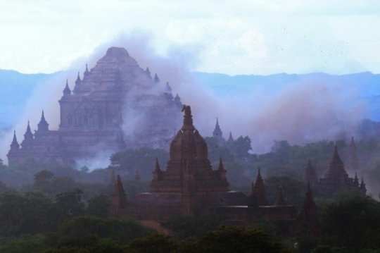 Kerusakan parah pagoda di Myanmar akibat gempa 6,8 SR