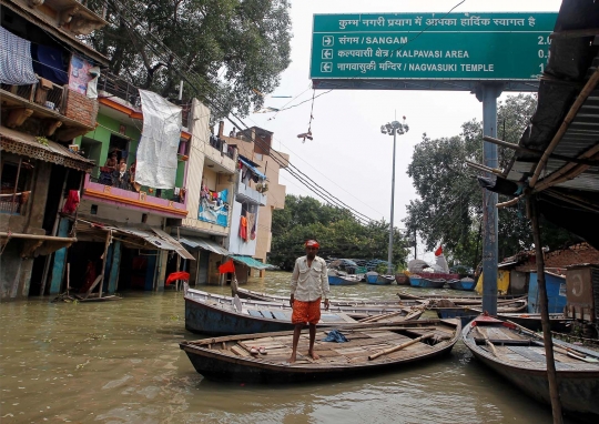 Dahsyatnya banjir bandang ubah India jadi 'negeri air'