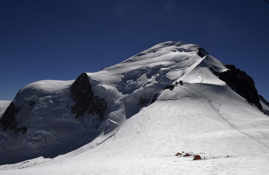 Berburu inti es di puncak Mont Blanc