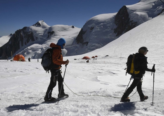 Berburu inti es di puncak Mont Blanc