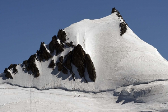 Berburu inti es di puncak Mont Blanc