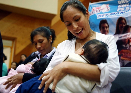 Para ibu berlomba-lomba ikut kontes menyusui terlama