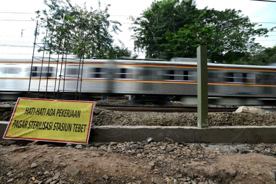 Antisipasi kecelakaan, perlintasan KRL Tebet di pagar permanen