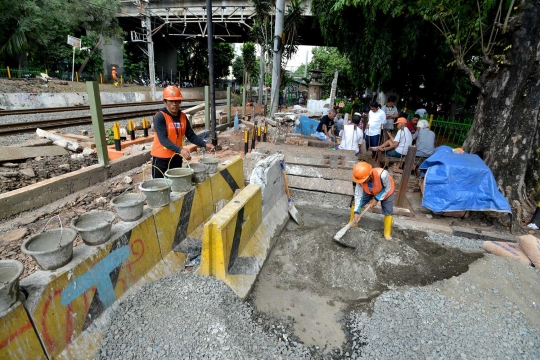 Antisipasi kecelakaan, perlintasan KRL Tebet di pagar permanen