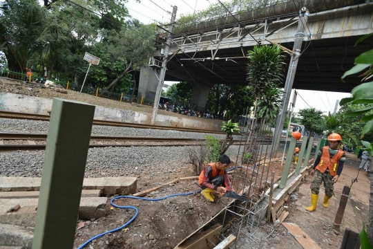 Antisipasi kecelakaan, perlintasan KRL Tebet di pagar permanen