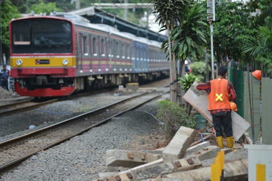 Antisipasi kecelakaan, perlintasan KRL Tebet di pagar permanen