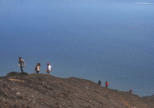 Serunya berpetualang mendaki Gunung Anak Krakatau