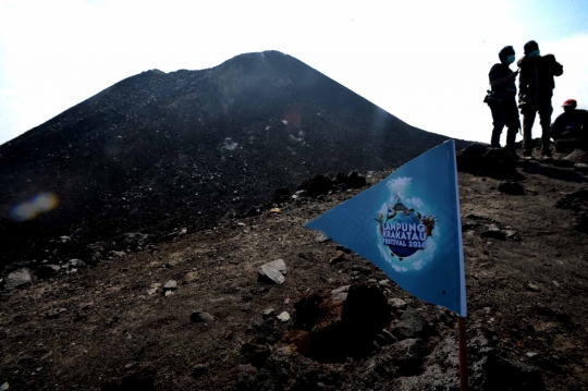 Serunya berpetualang mendaki Gunung Anak Krakatau