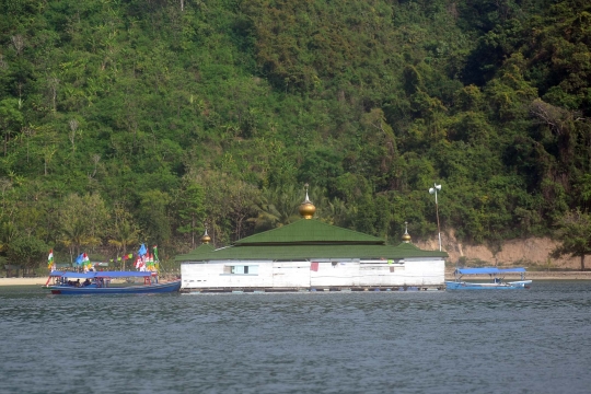 Menyusuri perjalanan dari Pantai Sari Ringgung hingga Anak Krakatau