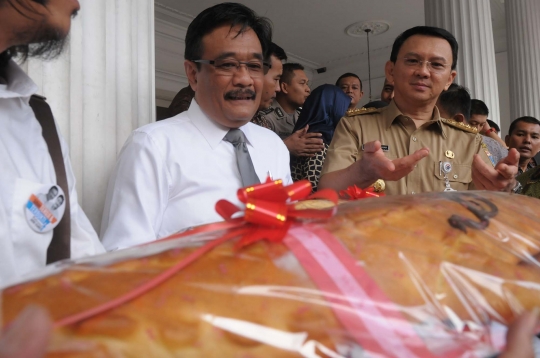 Roti buaya spesial buat Ahok-Djarot