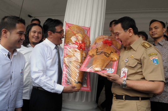 Roti buaya spesial buat Ahok-Djarot