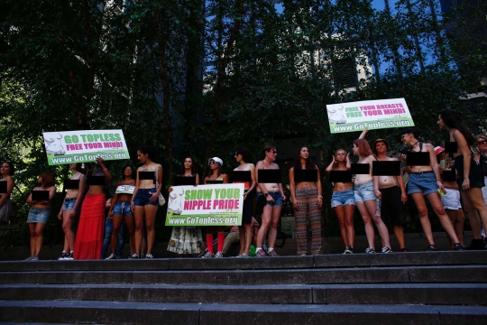 Tuntut kesetaraan gender, wanita di New York gelar parade bugil