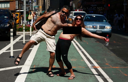 Tuntut kesetaraan gender, wanita di New York gelar parade bugil