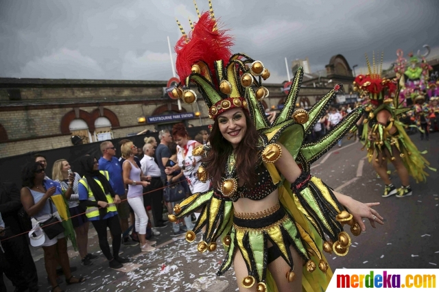 Foto : Aksi penari seksi semarakkan karnaval terbesar di 