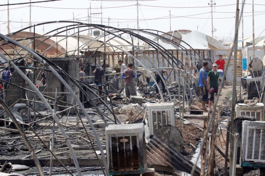 Meratapi pengungsi Irak tendanya hangus terbakar