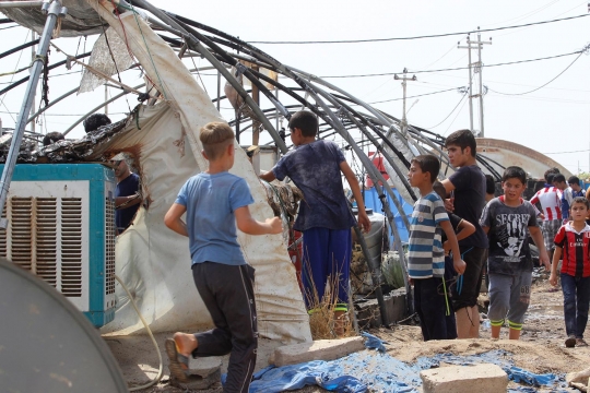 Meratapi pengungsi Irak tendanya hangus terbakar