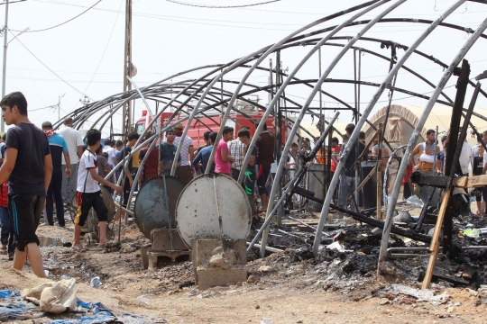 Meratapi pengungsi Irak tendanya hangus terbakar