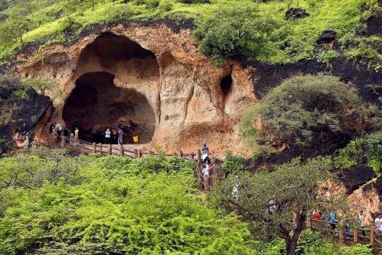 Menelusuri keindahan alam Oman, dari air terjun hingga pantai