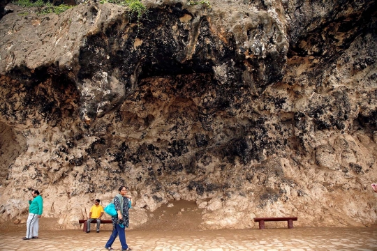 Menelusuri keindahan alam Oman, dari air terjun hingga pantai