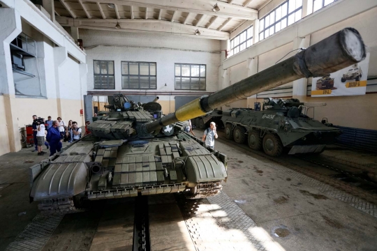 Mengintip perakitan kendaraan tempur militer Ukraina