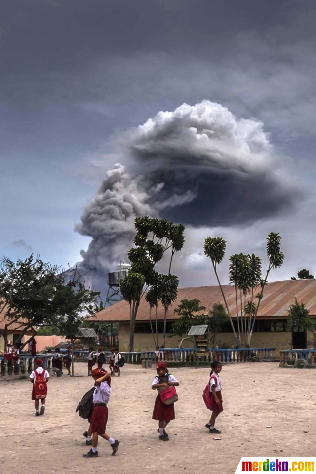 Foto Nyata Di Gunung Foto Penampakan Gunung Sinabung kembali alami erupsi 