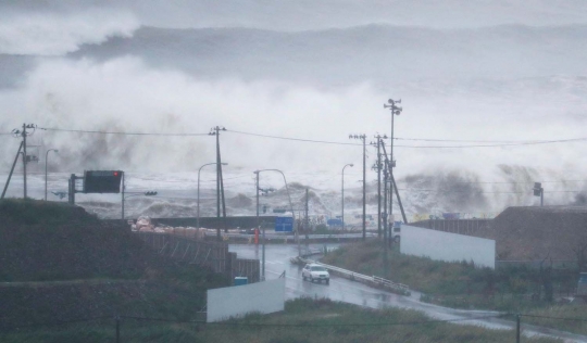 Keganasan Topan Lionrock luluh lantakkan Jepang