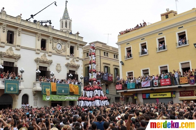 Foto : Keseruan festival membuat menara manusia di Spanyol 