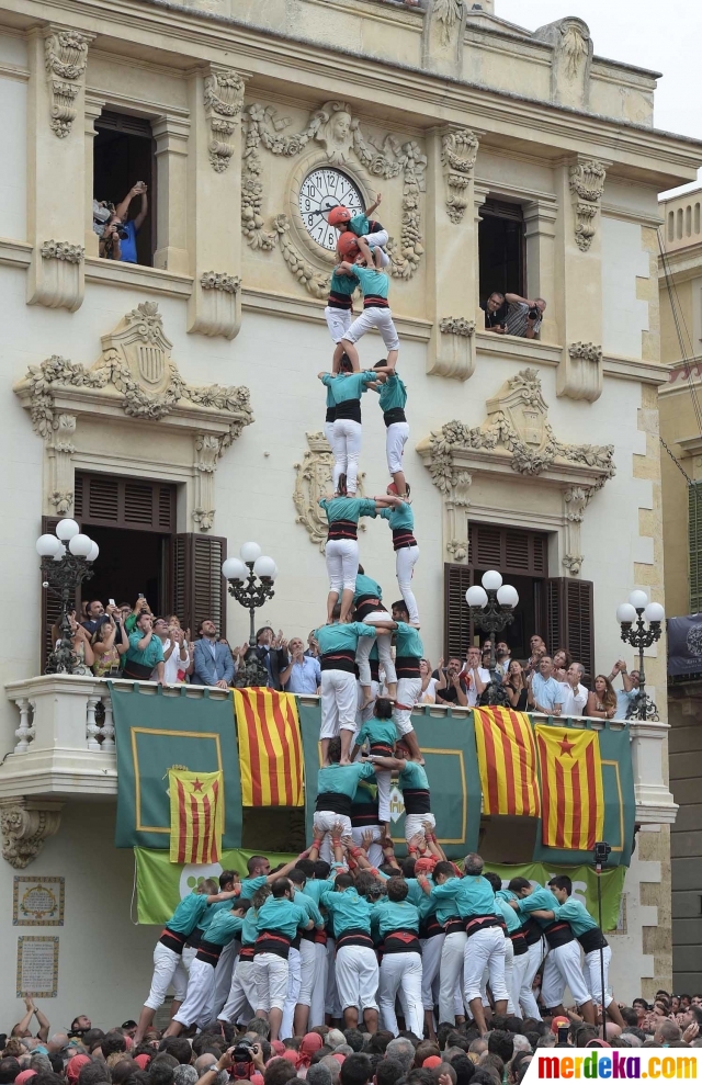 Foto : Keseruan festival membuat menara manusia di Spanyol 