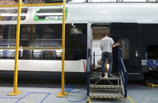Mengintip perakitan kereta cepat Euroduplex TGV